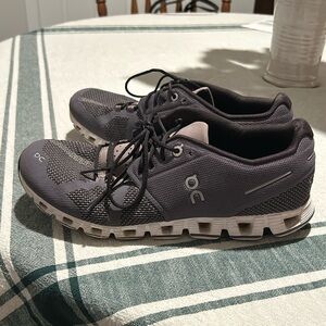 Women’s 10 purple on cloud